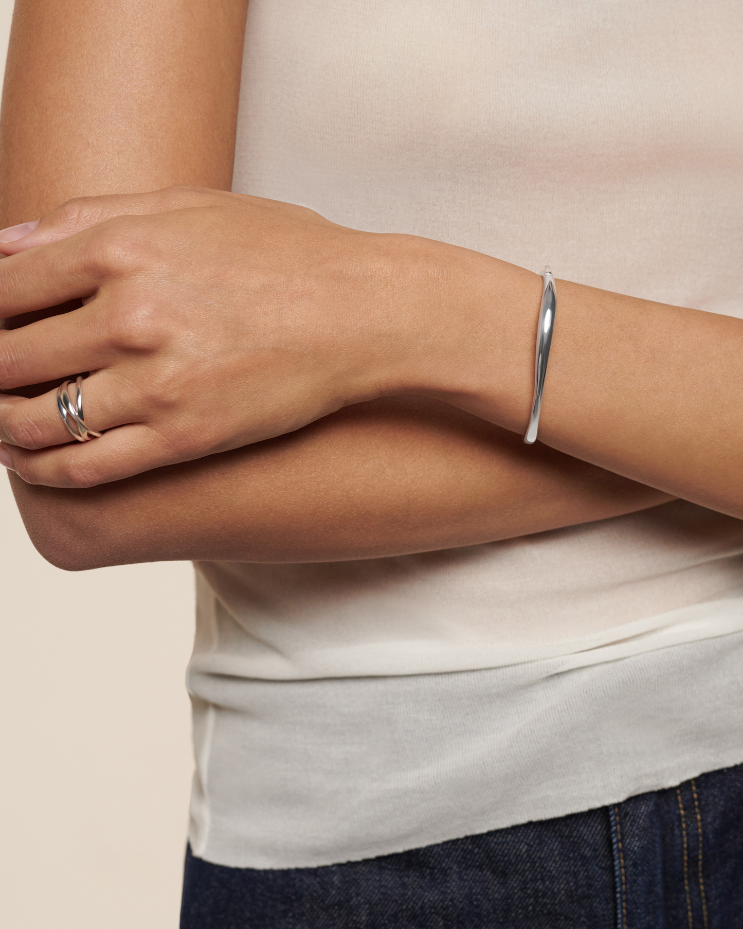 Monica Vinader Nura Reef Asymmetric Bangle | Sterling Silver | Medium