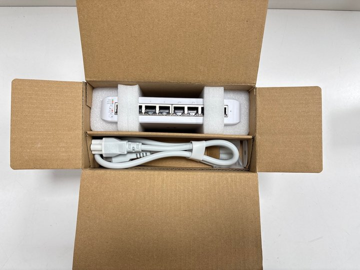 UniFi Lite 8 PoE Managed Switch 4 PoE+