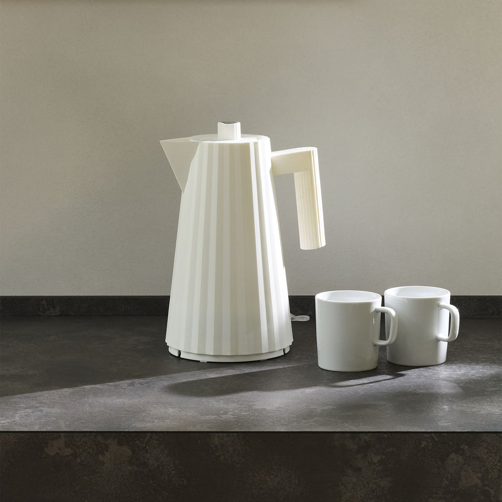 Plissé Electric 1L Water Kettle White Designed by Michele de Lucchi